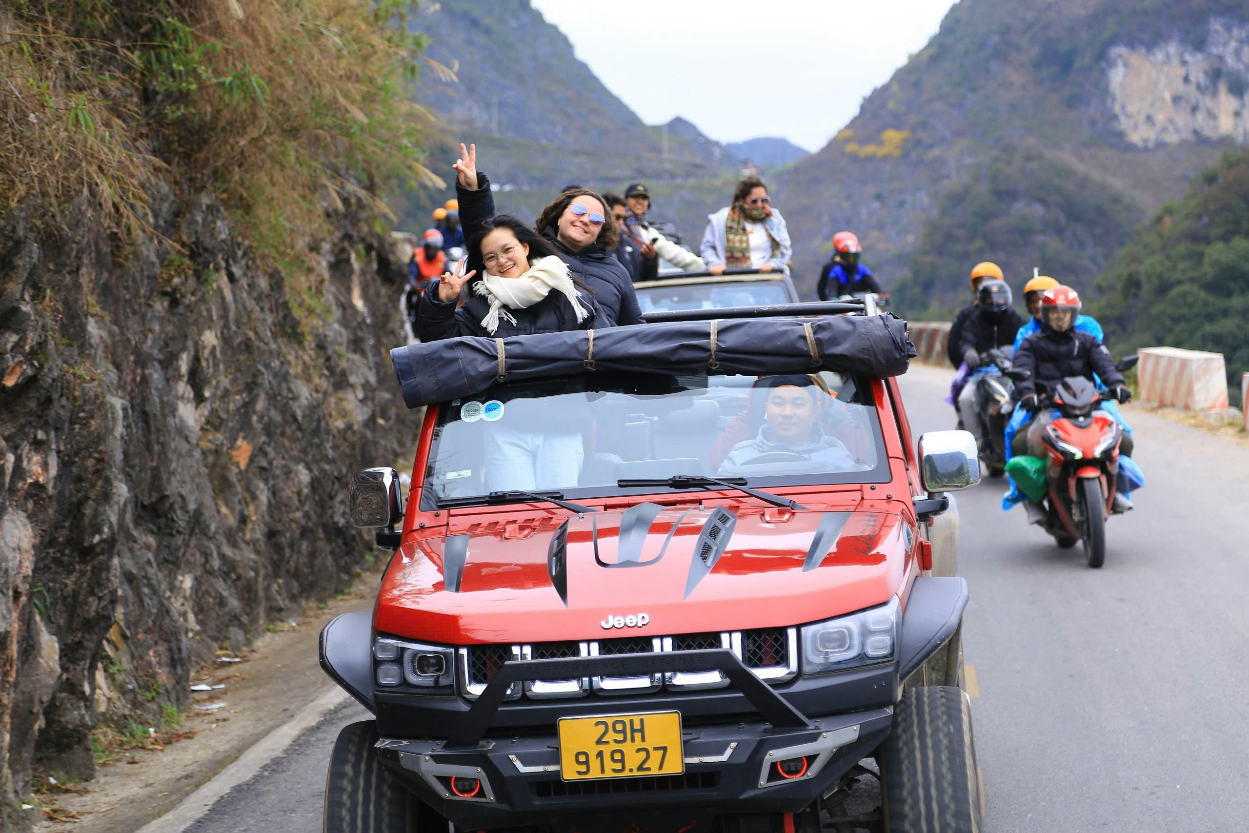 Ha Giang Army Jeep Tour 2 Days 1 Night