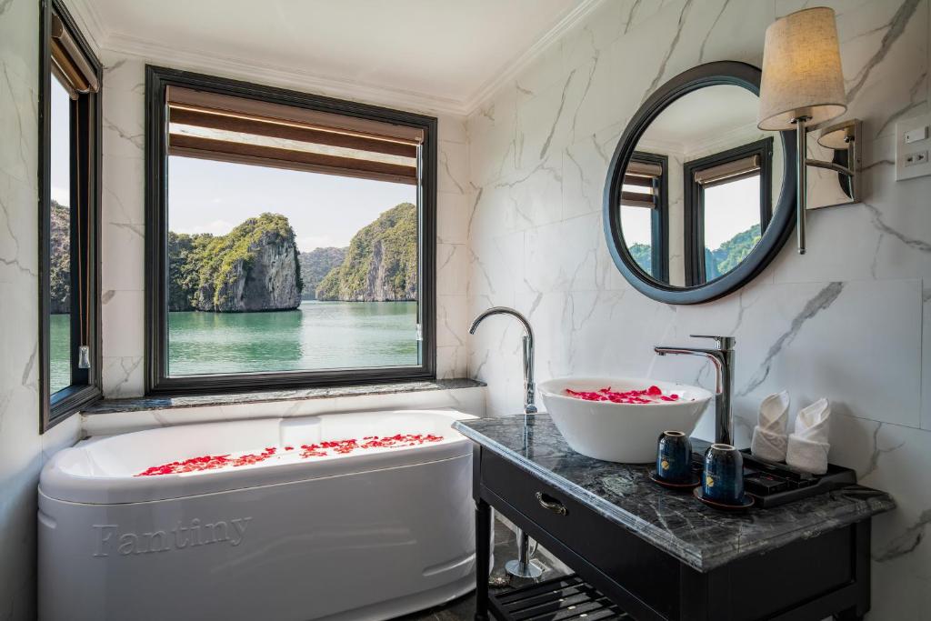 Halong Bay 2 Days 1 Night on Rosy Cruise – Luxury Cruise Tour