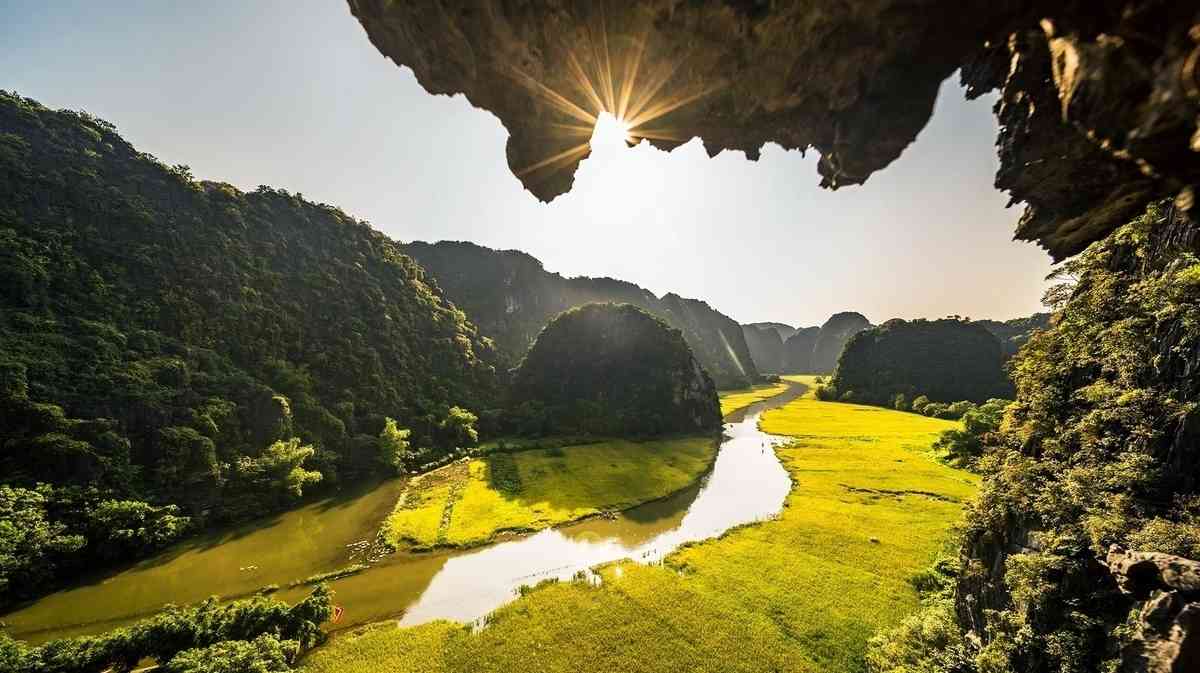 Ninh Binh Day Trip From Hanoi – Hoa Lu Tam Coc Tour