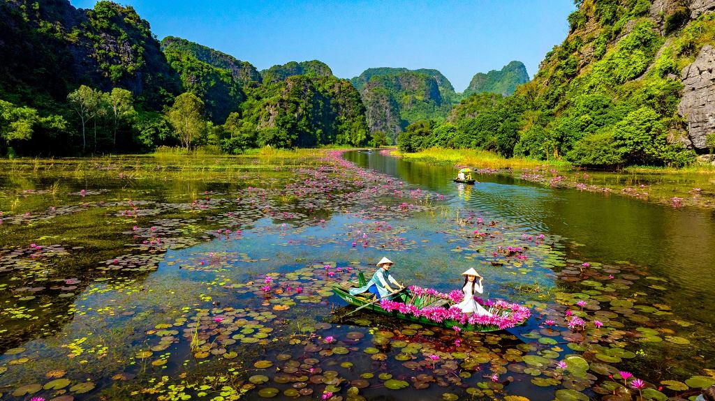 Ninh Binh Day Trip From Hanoi – Hoa Lu Tam Coc Tour