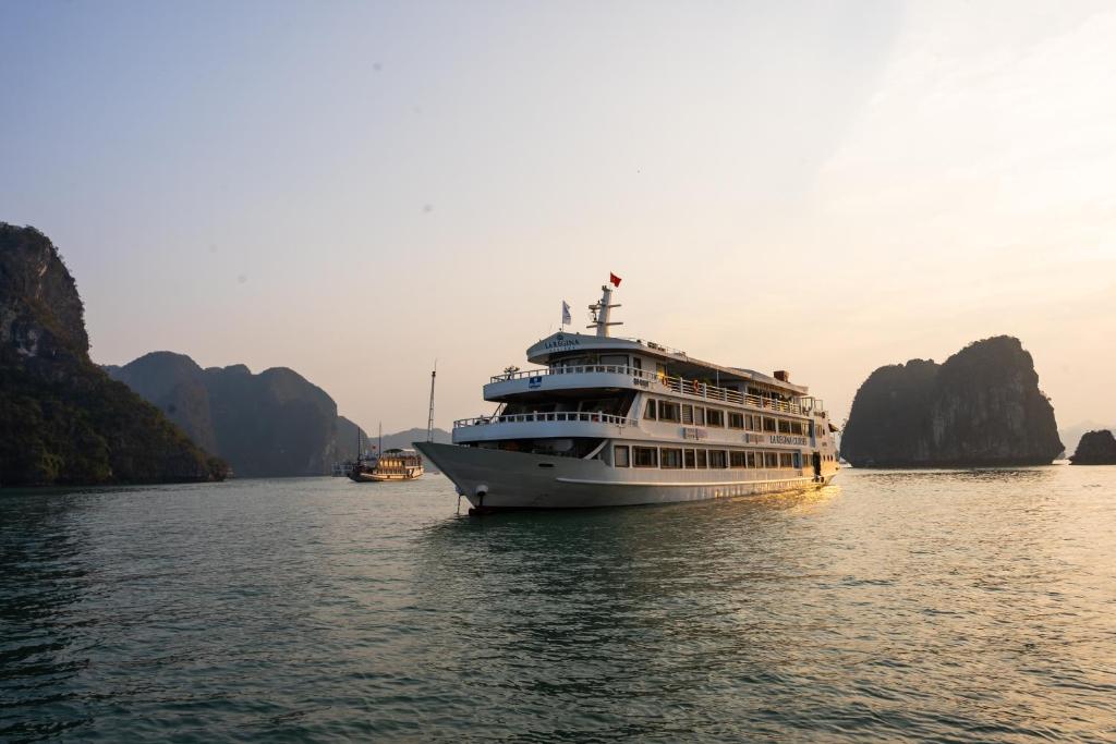 La Regina Royal Cruise Halong Bay 2 Days 1 Night