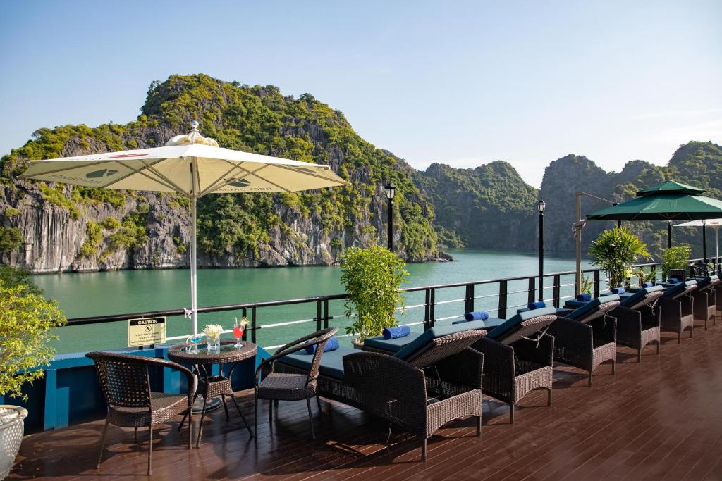 Halong Bay 2 Days 1 Night on Rosy Cruise – Luxury Cruise Tour