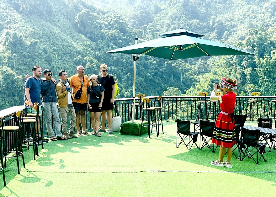 Ha Giang Loop Tour by Car 4 Days 3 Nights from Hanoi