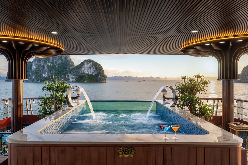 Alina Cruise Halong Bay Luxury Day Tour from Hanoi