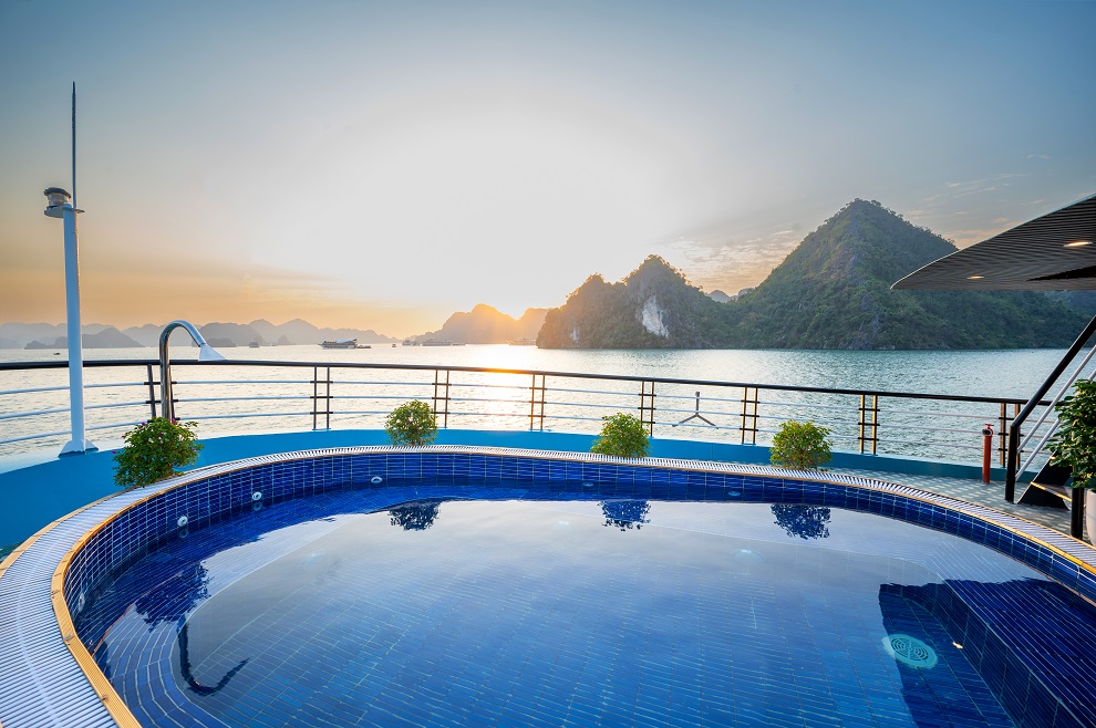 Dragonbay Premium Cruise 3 Days 2 Nights
