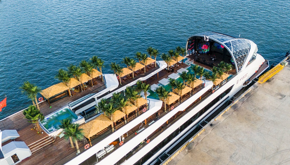 Dolphin Cruise Ha Long Bay: Sung Sot Cave & Titop Island Tour