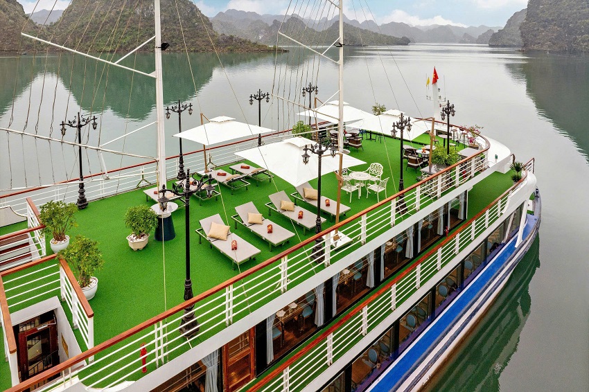 Ha Long Sea La Vie 5-Star Cruise with Buffet & Jacuzzi