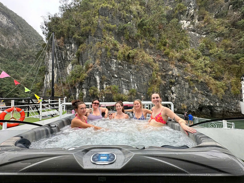 Liberty Cruise Halong Bay 1 Day Tour | Luxury Cruise & Buffet Lunch