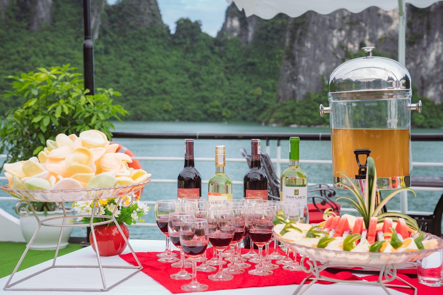 Halong Bay Luxury Day Cruise from Hanoi