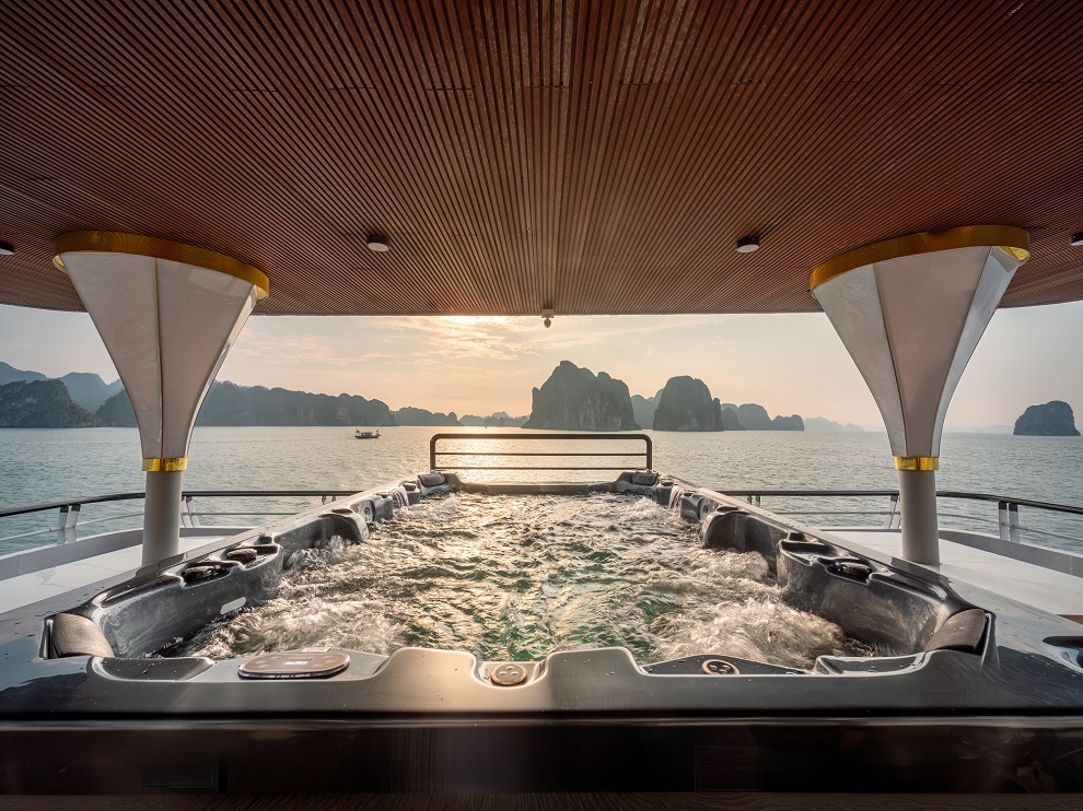 Selina Cruise Halong Bay Day Tour