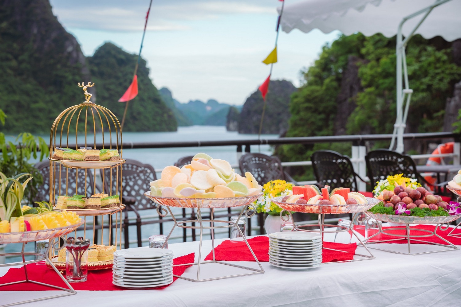 Halong Bay Luxury Day Cruise from Hanoi