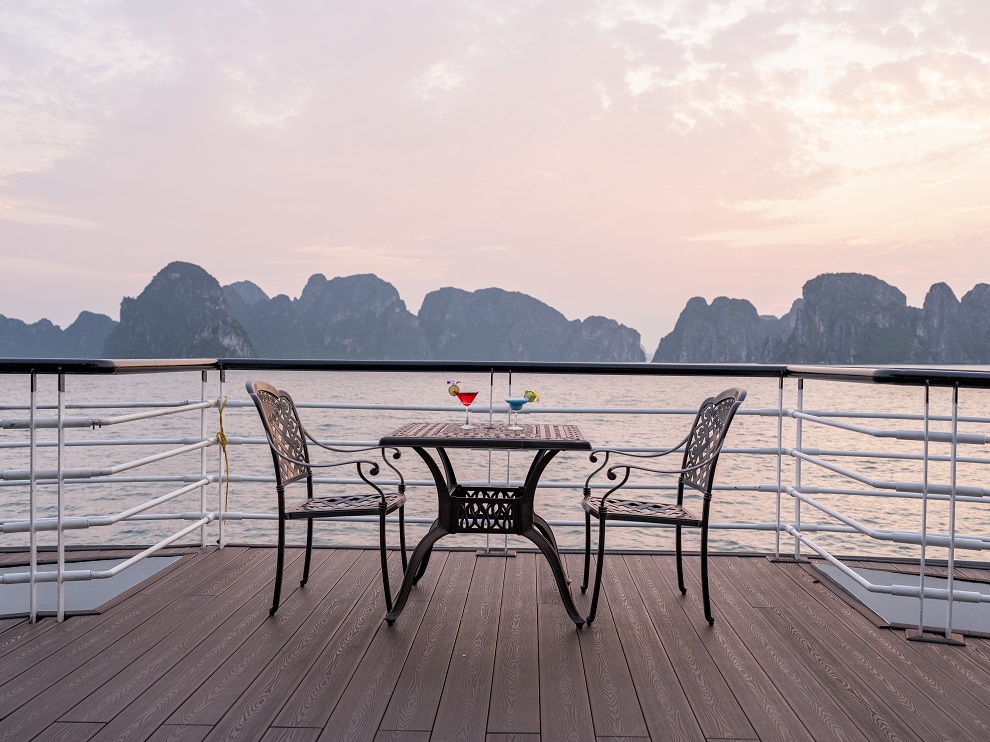 Selina Cruise Halong Bay Day Tour