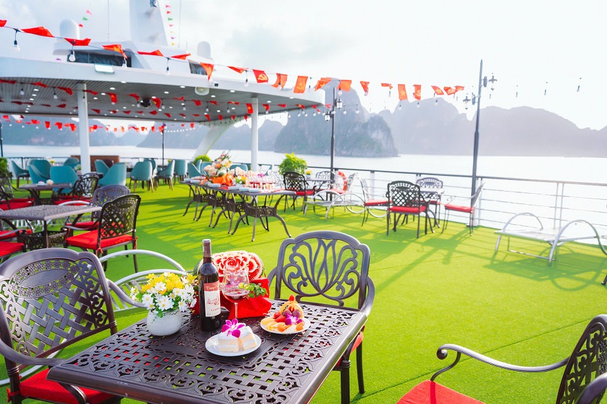 Sky Cruise Halong Bay Luxury Day Tour from Hanoi | Best 1 Day Cruise