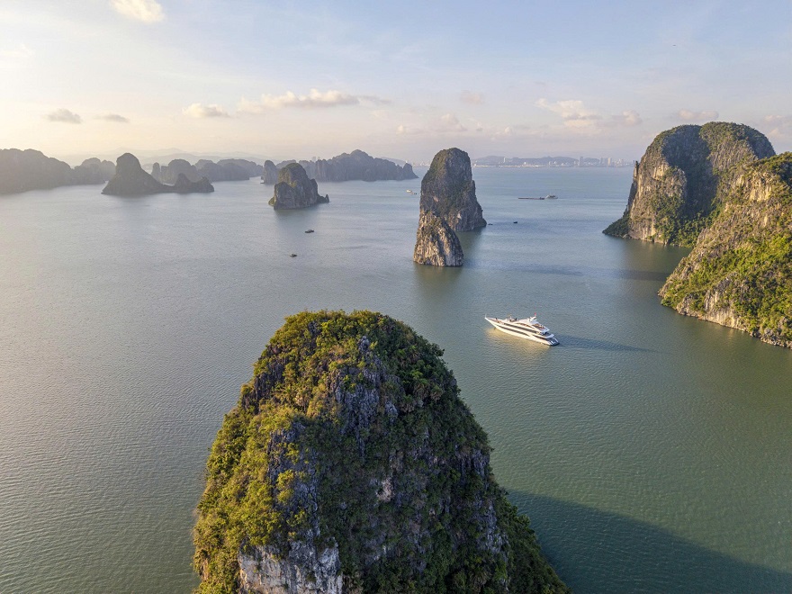 Halong Bay Luxury Day Cruise from Hanoi | Leona 6-Star Cruise Tour