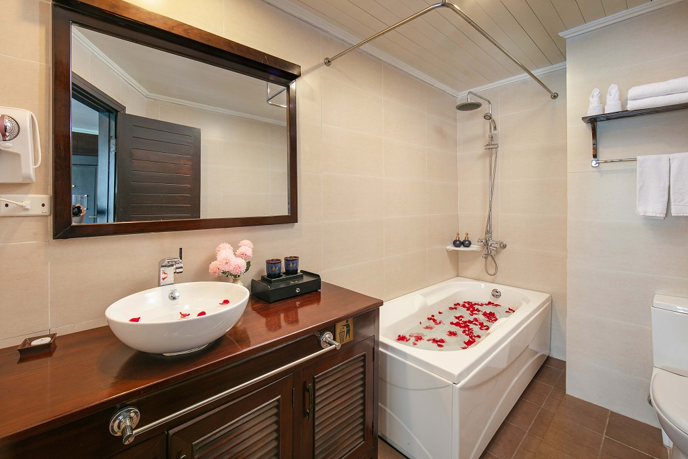 Phoenix Cruise Ha Long Bay 2 Days 1 Night