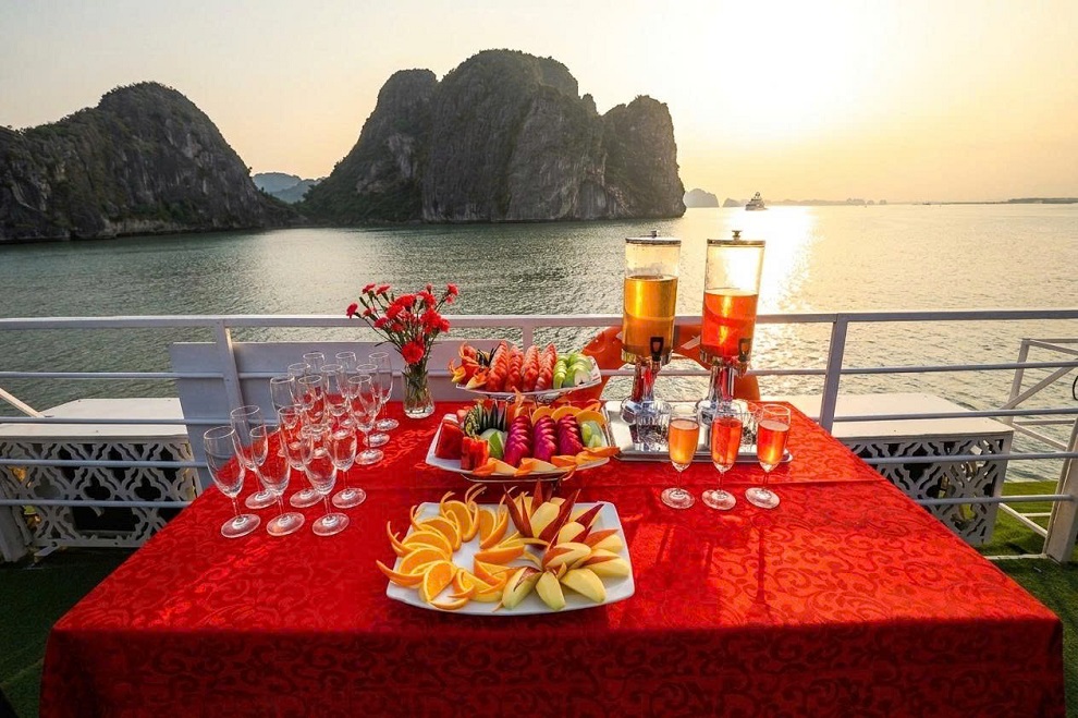 Lan Ha Bay Cruise 2 Days 1 Night | Sunlight Cruise Tour