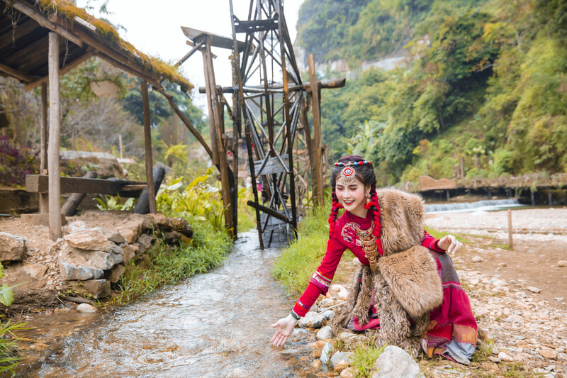 Sapa Glass Bridge & Cat Cat Village Day Tour