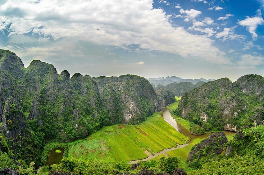 Ninh Binh Day Tour: Hoa Lu, Trang An Boat Trip & Mua Cave