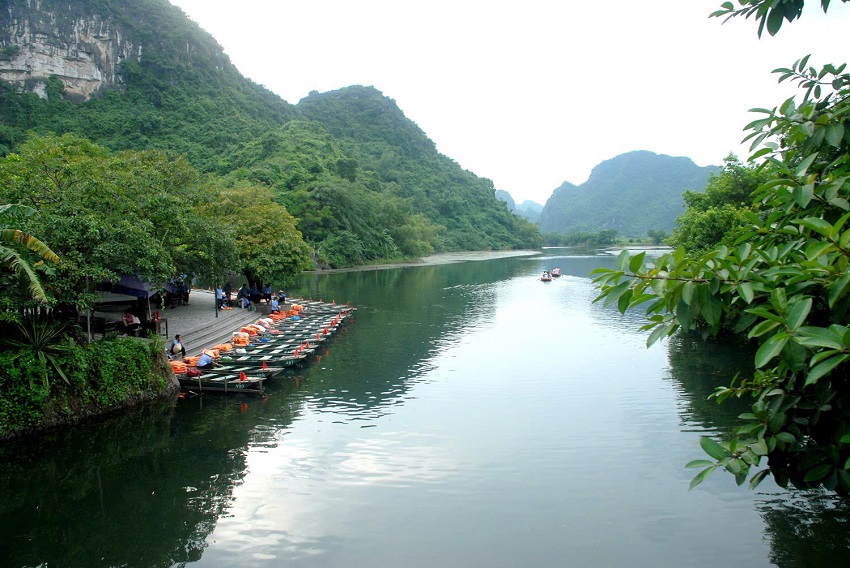 Ninh Binh Day Tour: Hoa Lu, Trang An Boat Trip & Mua Cave