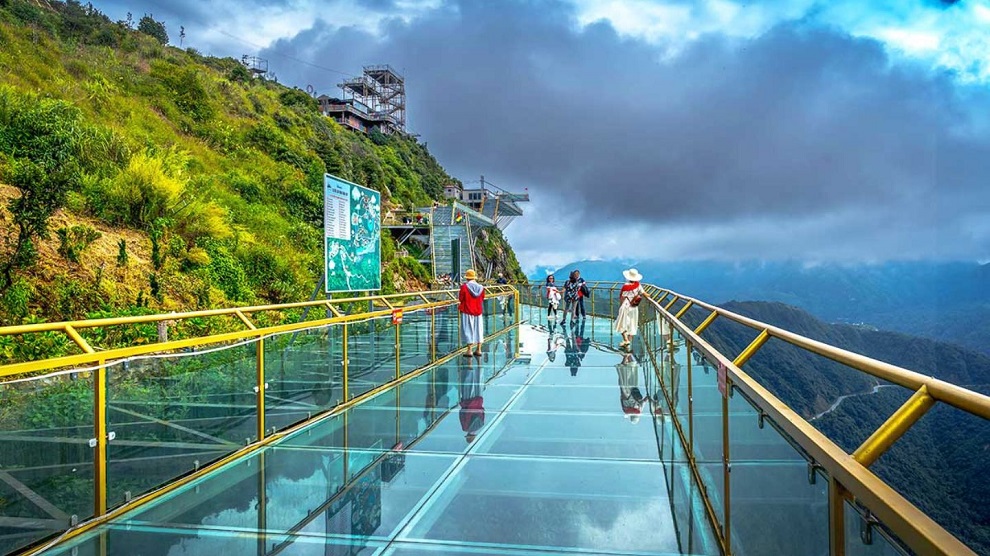 Sapa Glass Bridge & Cat Cat Village Day Tour