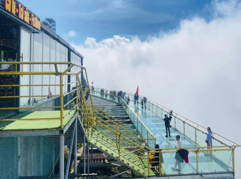 Sapa Glass Bridge & Cat Cat Village Day Tour