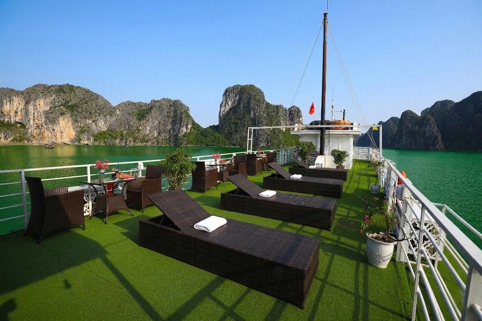 Lan Ha Bay Cruise 2 Days 1 Night | Sunlight Cruise Tour